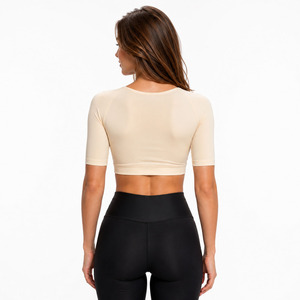 Haut court de compression pour femme à manches courtes, col rond, coupe ajustée, pour le yoga et le sport - Product Image 2