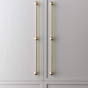 Poignées en laiton brossé robustes pour armoires de cuisine et de salle de bain, tiroirs de commodes et penderies - Product Image 1