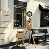 Nouvelle Cabine Photo en Bois Double Face Personnalisable avec Logo, Écran Tactile 18,5 pouces, Appareil Photo Reflex Numérique et iPad pour Mariages et Événements Commerciaux