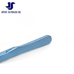 Pince à tissus pour blepharoplastie en titane D&K Rabkin DK-4567, 4 1/2 pouces, manche ergonomique plat, 0,5 mm, 1x2 dents, 6,0 mm - Product Image 5