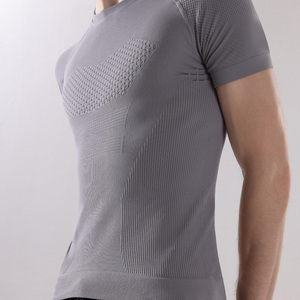 T-shirt de compression à coupe ajustée pour hommes, t-shirt de sport extensible, à séchage rapide, respirant, haut de gamme pour la musculation et la salle de sport - Product Image 2