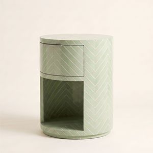 Mesa de Noche de Lujo con Incrustaciones de Hueso y Rayas Chevron - Mesita de Noche Boho Chic Hecha a Mano para Diseño de Interiores y Muebles de Dormitorio - Product Image 4