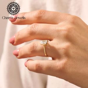 Bague de fiançailles classique pour femme Charm_Jewells plaquée or 18 carats avec moissanite taille coussin sertie à griffes, certifiée IGI, 3g - Product Image 6