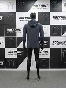 เสื้อฮู้ดผู้ชายน้ำหนักเบา ระบายเหงื่อได้ดี ยืดหยุ่น เหมาะสำหรับออกกำลังกาย แขนยาว สำหรับฝึกซ้อมในยิม รับสกรีนโลโก้ - Product Image 3