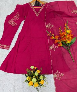 Conjunto de Salwar Kameez Moderno de Seda Chanderi Bordado con Dupatta, Traje Étnico Indio para Mujer, Corte Regular, 85528 SHIVAM-SC650 - Product Image 3
