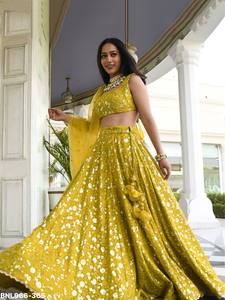 Conjunto de lehenga de georgette para fiesta con bordado floral de hilo y lentejuelas y borde colgante en forma de A, color oliva-mustarda, moda femenina. - Product Image 4