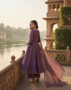 Ensemble Kurti pour femmes très tendance, couleur violette, manches 3/4, coton et soie, entièrement cousu, pour les occasions régulières et les occasions festives - Product Image 2