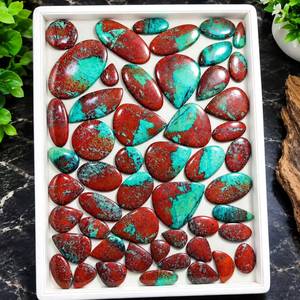 พลอยธรรมชาติ MAHNAJ GEMS คริสโซคอลล่า สีแดงและเขียว ขนาด 10-20 มม. แบบคาโบชอง ขัดเงา รูปทรงผสม แบบเม็ดพลอยหลวม - Product Image 2