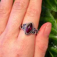 Bague de Luxe Faite à la Main en Argent Sterling 925 avec Grenat Rouge, Certifiée IGI, Style Gothique Sorcière et Vampire, Ornée de Cristal, Vente en Gros
