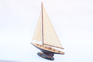 Modelo de Barco de Vela de Madera Hecho a Mano - Yate de Carreras Clásico Clase J con Acabado Pintado, Modelo a Escala para Decoración de Hogar u Oficina, Endeavour - Product Image 3
