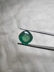 Esmeralda Zambiana Natural de 3.33ct, Gema Suelta, Corte Cuadrado Cojín, Esmeralda Verde, Venta al por Mayor para Joyería Fina y Fabricación de Anillos - Product Image 1