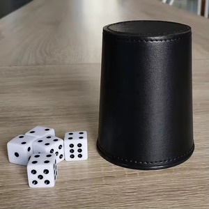 Gobelet à dés rond en PU avec 4 dés blancs, étui de rangement durable pour jeux, style classique, accessoire pour adultes - Product Image 4