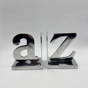 Sujetalibros metálicos tradicionales inspirados en la artesanía clásica para decoración étnica del hogar y espacios de estudio - Product Image 1