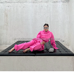 Ensemble de sweat-shirts à capuche oversize en molleton personnalisé, vente en gros pour femmes, ensemble deux pièces composé d'un haut court et d'un pantalon de survêtement pour femmes - Product Image 5