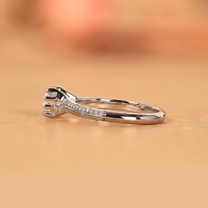 Anillo de oro macizo de 14K con banda ovalada verde de diamantes cultivados en laboratorio de corte redondo, sin conflictos, con borde flotante, para mujer - Product Image 6