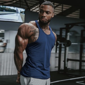 Débardeur pour homme en polyester 100% extensible et respirant de qualité supérieure avec options personnalisables pour l'entraînement et les tenues décontractées - Product Image 4