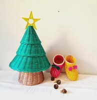 Ornement de Noël en rotin décoratif en forme de botte de Père Noël, chaussure de Noël en osier faite à la main pour les fêtes et la décoration de l'arbre Kingcraftviet