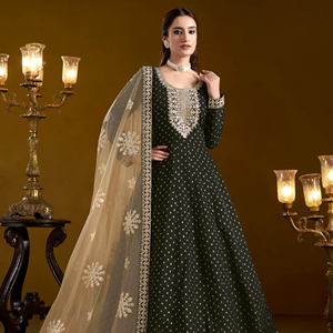 Costume Anarkali semi-couture moderne en jacquard brodé Chanderi pour bal de promo, mariage et Diwali - Product Image 1