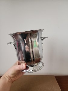 Cubo Metálico Resistente a Fugas para las Necesidades Diarias del Hogar - Product Image 1