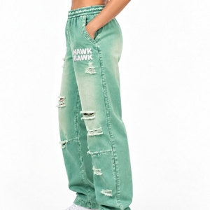Pantalon de survêtement déchiré pour femme avec détails usés, coupe décontractée, taille élastique, style streetwear et design personnalisé - Product Image 3