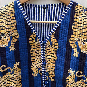 Manteau court à superpositions avec poches avant pour l'automne, veste en coton matelassée faite à la main avec motif léopard imprimé réversible - Product Image 4