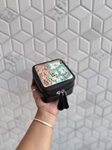 Custom Logo Genuine Leather Jewellery Compact Case Vintage Hand Tooled Leather <b>Zipper</b> Closure Durable Storage <b>Accessory</b> Holder - Product Image 2