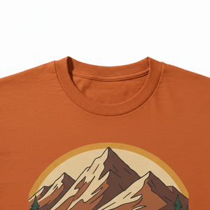 Camiseta de algodón de manga corta para hombre, estilo vintage, con estampado de paisaje montañoso naranja, corte regular, cuello redondo, tejido de punto tipo jersey. - Product Image 4