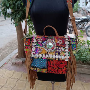 Sac à bandoulière ethnique indien fait main, style bohème, brodé de coquillages, avec franges, patchwork, sac fourre-tout pour femme - Product Image 1