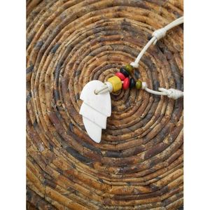 Collier ethnique bohème fait main, bijoux tribaux, os sculpté, cadeau artisanal unique, autre catégorie de produits - Product Image 1