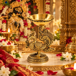 Lámpara de aceite Diya de latón antiguo con forma de pavo real, soporte decorativo con acabado dorado, candelabro de pavo real, decoración tradicional india para el hogar, mesa de Pooja - Product Image 5