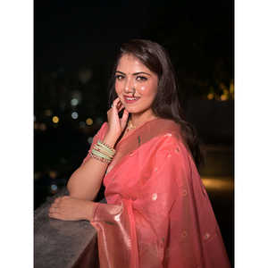 ผ้าซารีออร์แกนซ่าสีชมพูเข้ม อะดิติ ผ้าปักลายเพธาเน่ พร้อมเสื้อชั้นในดีไซน์พิเศษ 450 กรัม ผ้าทอระดับพรีเมียม - Product Image 3