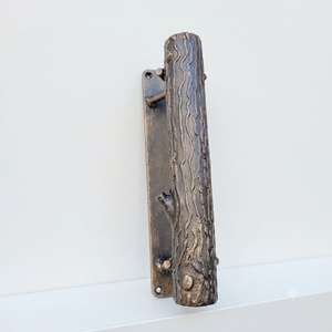 Manija de hierro forjado para puerta, fácil de instalar, textura grabada de corteza de árbol, estilo tradicional, accesorio para puerta/portón. - Product Image 1