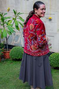 Veste en toile matelassée écologique brodée à la main de motifs floraux rouges pour femmes, à manches longues, col rond, tissée, longueur normale, pour l'automne - Product Image 2