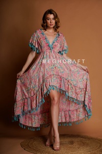Robe longue bohème à col en V et manches évasées pour femme, légère, respirante et élégante, en soie, coupe asymétrique, vente en gros - Product Image 2