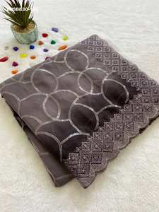 Dernier modèle de sari et ensemble de chemisier de créateur, qualité premium, magnifiquement scintillant, orné de sequins et broderies, exportateur mondial - Product Image 4