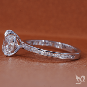Bague de fiançailles en or blanc 10K avec diamant de laboratoire taille coussin 2 carats, sertie pavé, certifiée IGI - Product Image 3