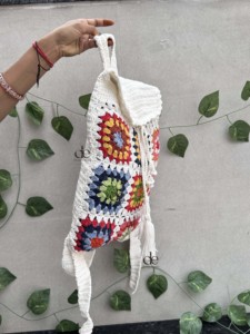 Nueva mochila de ganchillo de diseñador Mochila elegante hecha a mano Vintage Boho Multi Usos Venta caliente Hermosa bolsa de usos de diseñador para niñas - Product Image 2