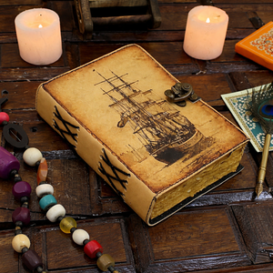 Carnet en cuir fait main à couverture rigide - Journal de voyage marin vintage imprimé UV avec fermoir métallique personnalisable et papier de croquis - Product Image 1