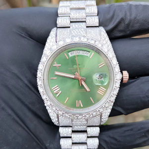 Montre mécanique automatique en acier inoxydable avec cadran vert serti de pierres de moissanite, chiffres romains, style aftermarket - Product Image 1