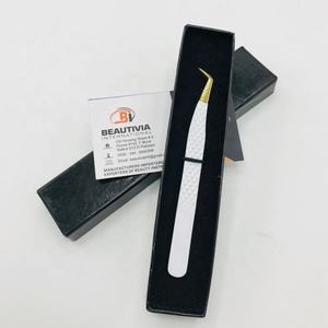 Pinzas de extensión de pestañas de acero inoxidable de 65 grados con logotipo personalizado, Punta puntiaguda con agarre fuerte y pinzas de pestañas de fibra blanca - Product Image 3
