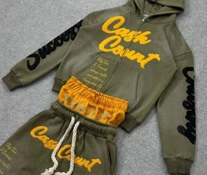 Conjunto Deportivo para Hombre: Sudadera con Capucha y Cremallera Estilo Urbano Personalizada con Letras Bordadas Efecto Desgastado y Pantalones Cortos con Bloques de Color y Parches - Product Image 5