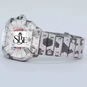 Montre pour homme de luxe simple et élégante avec boîtier carré entièrement serti de diamants VVS1, bracelet de 21 mm en acier inoxydable, mouvement à quartz - Product Image 3