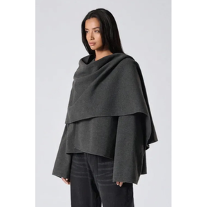 Poncho de punto con capucha y detalle de bufanda, suéter tipo capa, gris carbón, gris oscuro, mezcla, corte holgado y extragrande - Product Image 1