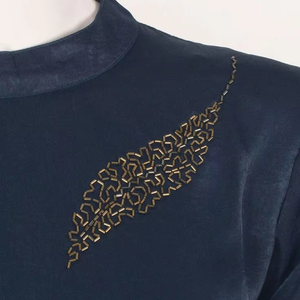 Camiseta elegante para mujer con apliques, vendaje y cuentas, hecha a medida, para noche, resort, cóctel, boda, con diseño de máscara de ojo. - Product Image 3