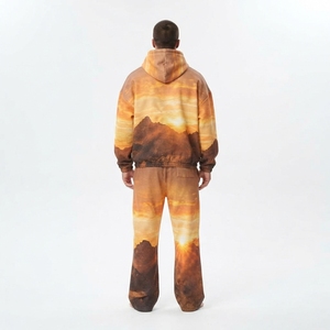 Ensemble de survêtement pour homme avec sweat à capuche zippé et pantalon évasé imprimé paysage orange et marron, streetwear personnalisé - Product Image 2