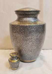 Grande urne funéraire décorative en laiton pour cendres, conteneur commémoratif pour la maison ou le temple - Product Image 3