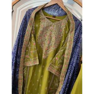 Ensemble haut-bas de soirée pour femmes de créateur avec une belle Dupatta - Product Image 4