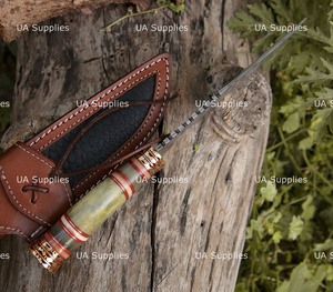 Cuchillo de caza UA Supplies personalizado hecho a mano de acero de Damasco con hoja fija de punta caída, mango de latón y hueso, espina dentada y funda de cuero marrón - Product Image 6
