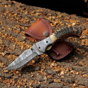 Couteau pliant en acier Damas avec manche en corne de bélier courbé, étui en cuir pour ceinture, couteau de poche pour la chasse et le camping, fabriqué par le fabricant - Product Image 6