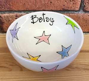 Bol en céramique personnalisé pour enfants avec motif étoile coloré, finition émaillée lisse et nom personnalisé pour les repas quotidiens - Product Image 3